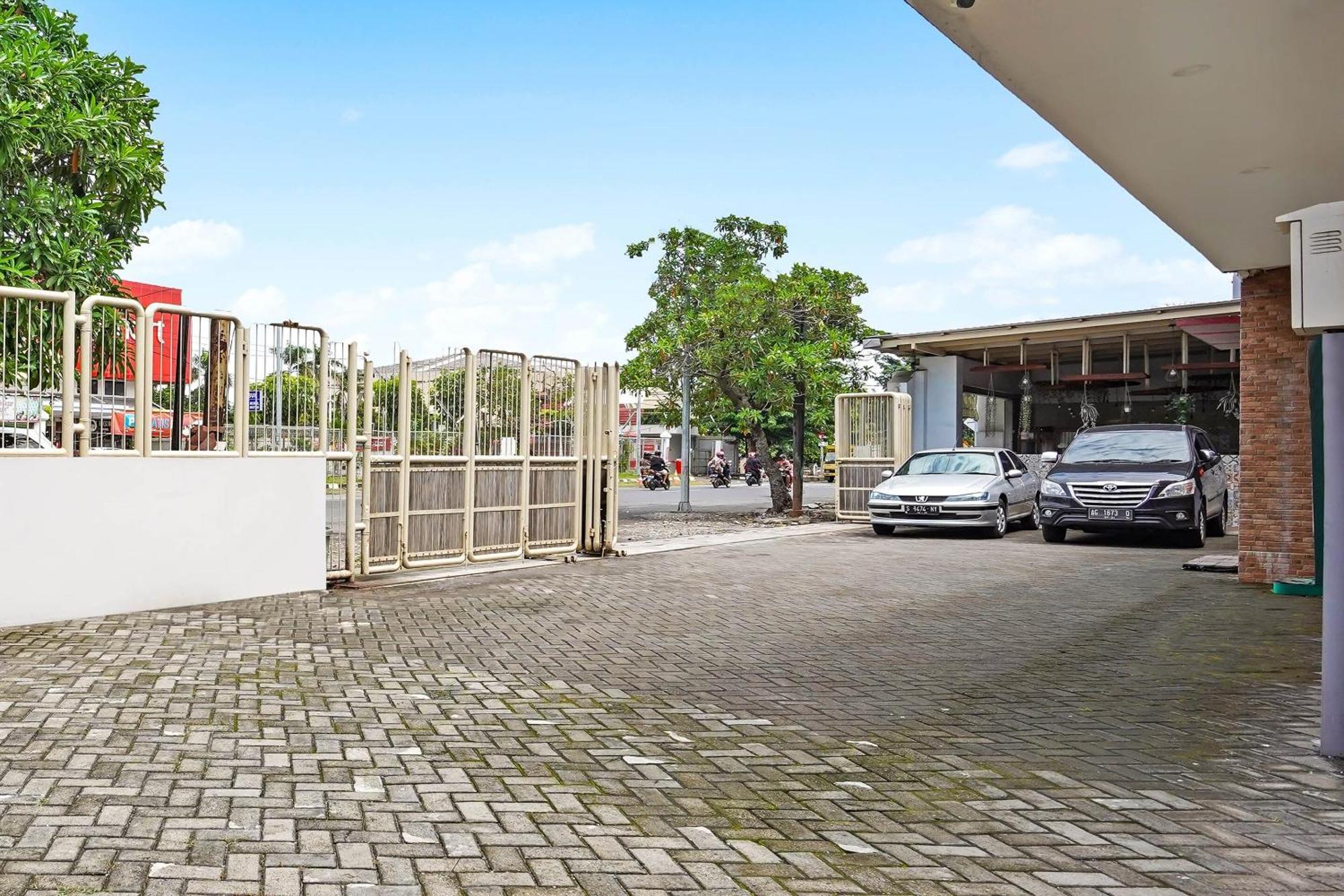 Capital O 90888 Bintang Diponggo Residence Surabaya Exterior foto